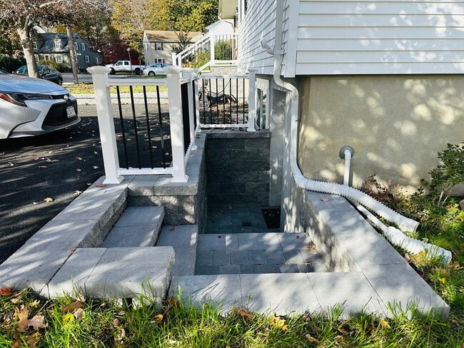 Building Photo - 10 Beaver Brook Rd