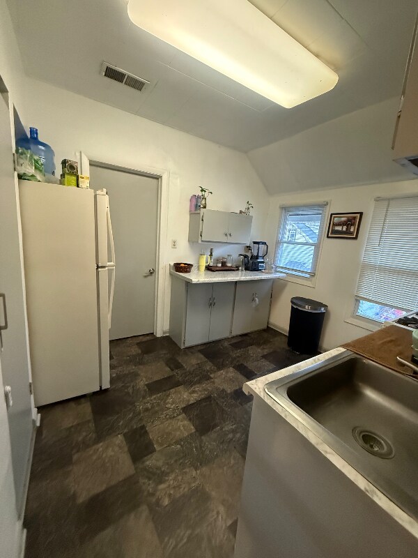 Building Photo - 814 Beechwood Ave