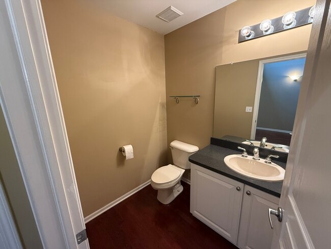 Building Photo - 163 S Vista