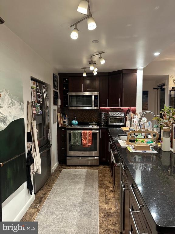 Building Photo - 1530 Key Blvd