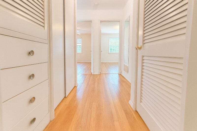 Building Photo - 4902 Elsmere Ave