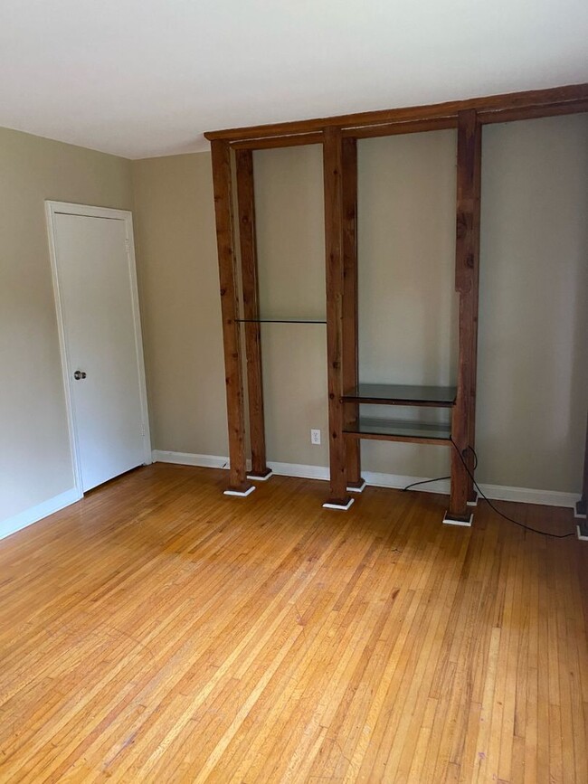 Building Photo - Move In Special Offered! Limited Time only...