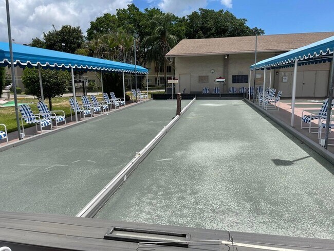 Building Photo - 502 Davis Rd