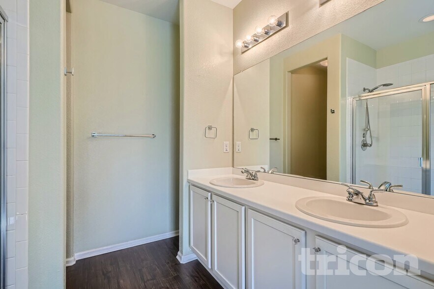 Building Photo - 4363 E 96th Way