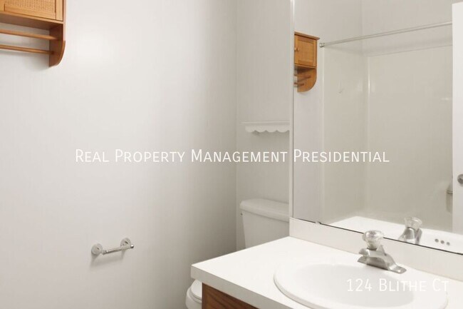 Building Photo - 124 Blithe Ct
