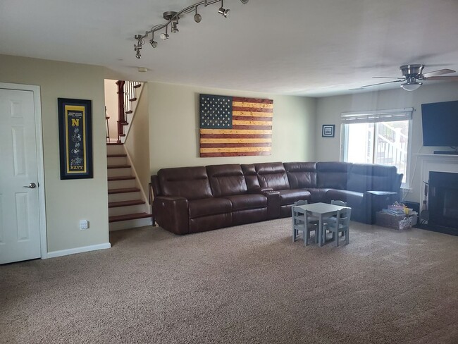 Building Photo - Deep Creek