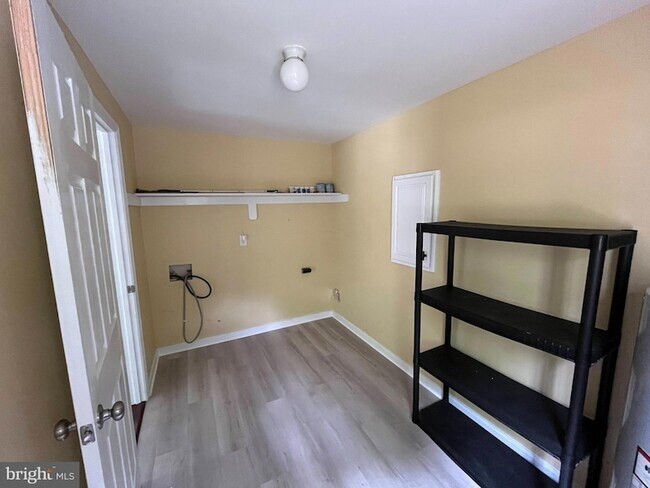 Building Photo - 3907 Harvette Dr
