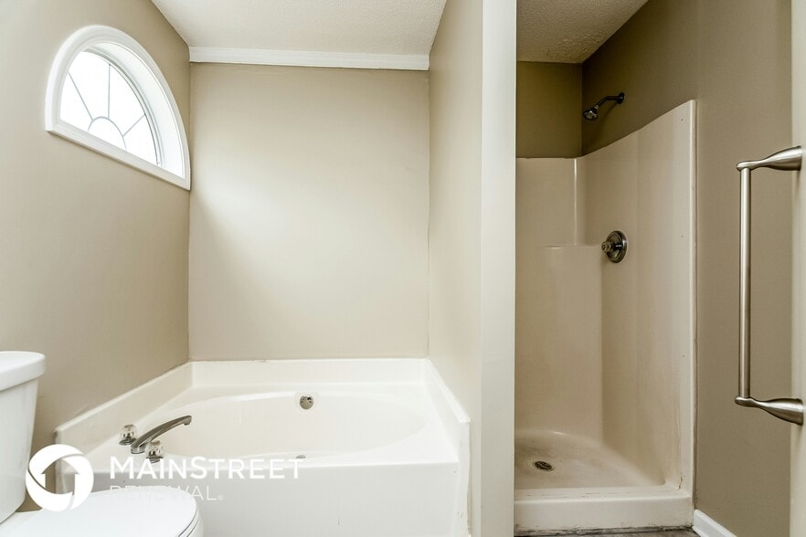 Building Photo - 831 Rosewood Cir