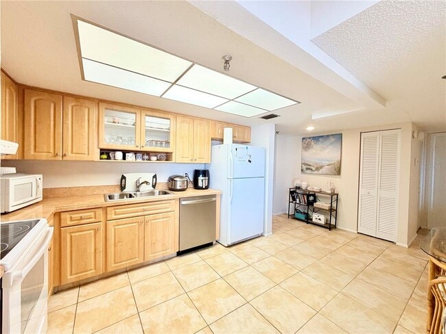 Building Photo - 7430 Sunshine Skyway Ln S