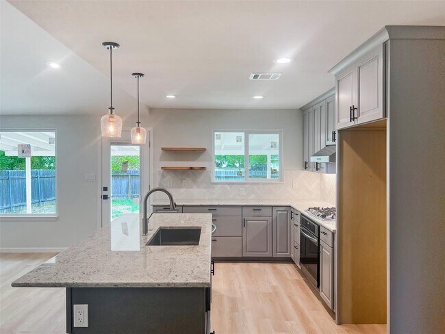 Building Photo - 7736 Croftwood Dr