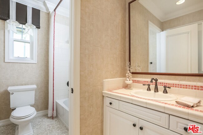 Building Photo - 7391 W Coastal View Dr