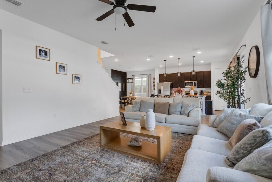 Building Photo - 682 Heritage Square Dr