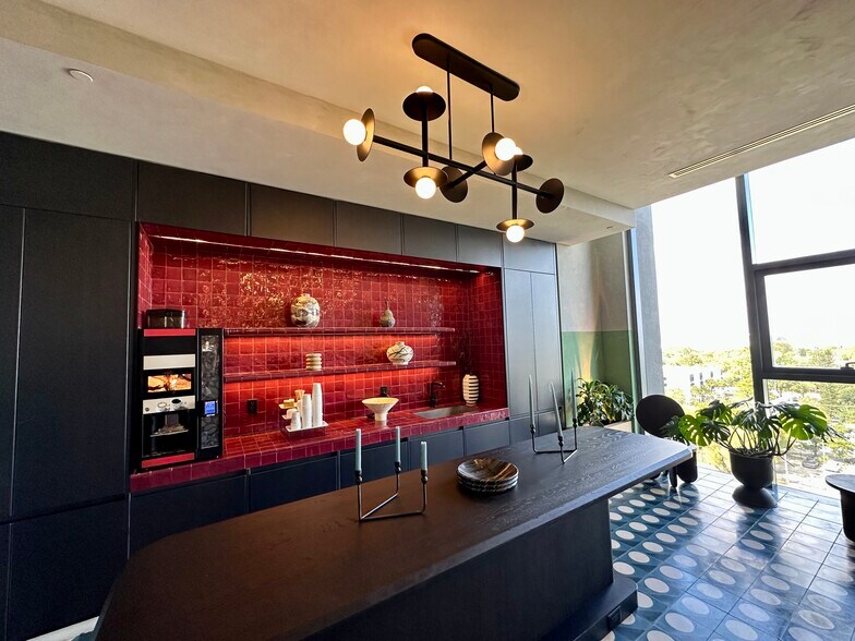 Building Photo - 337 NW 31st St