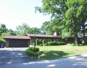 Building Photo - 425 37th St