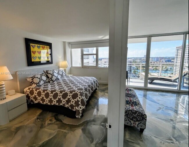 Building Photo - 2030 S Ocean Dr