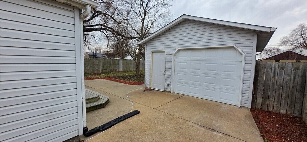 Building Photo - 3803 Granville Ave