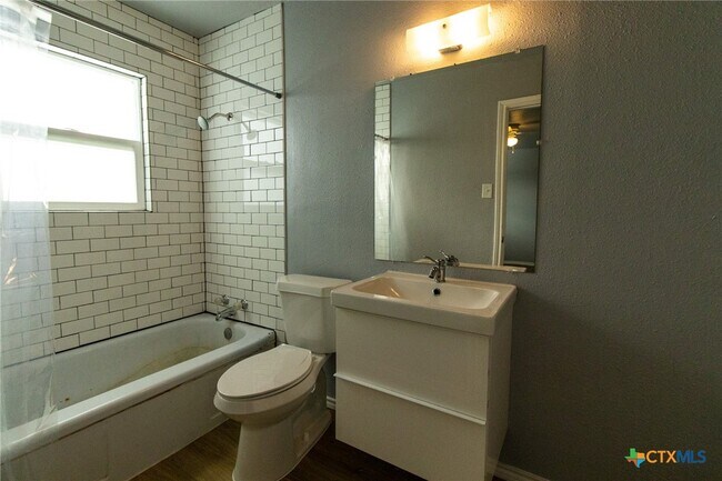 Building Photo - 116 W Avenue A