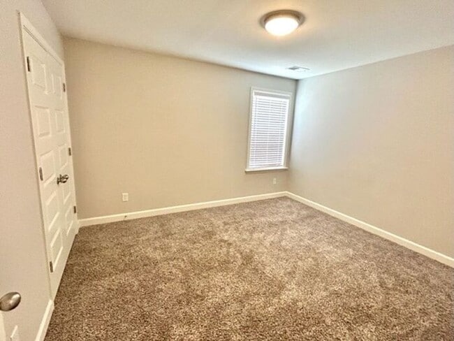 Building Photo - Now Leasing a 4-Bedroom 2.5 Bath Home in M...