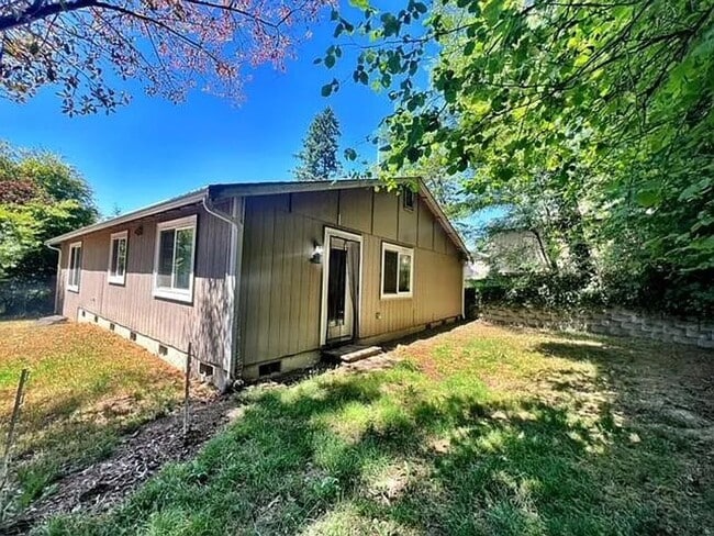 Building Photo - Spacious 3-Bed, 2-Bath Home with Garage – ...