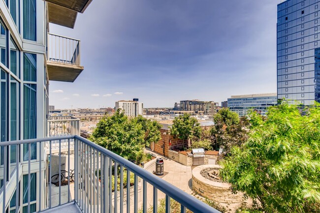 Building Photo - INCREDIBLE Riverfront Park Condo- 1 MONTH ...