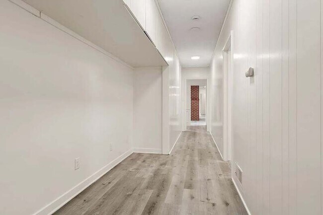 Building Photo - 590 N Cambridge St