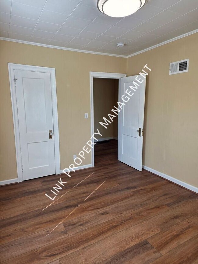 Building Photo - 129 N Moore Rd