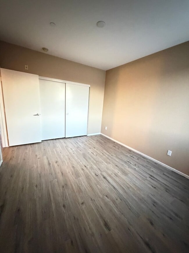 Building Photo - Unbeatable Downtown Escondido Townhome