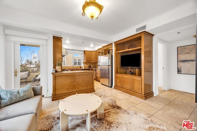 Building Photo - 871 Granville Ave