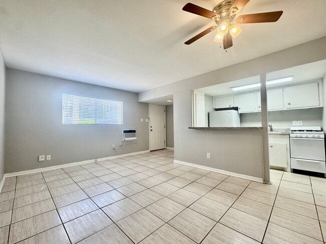 Interior Photo - 2006 Sul Ross St, HOUSTON, TX 77098