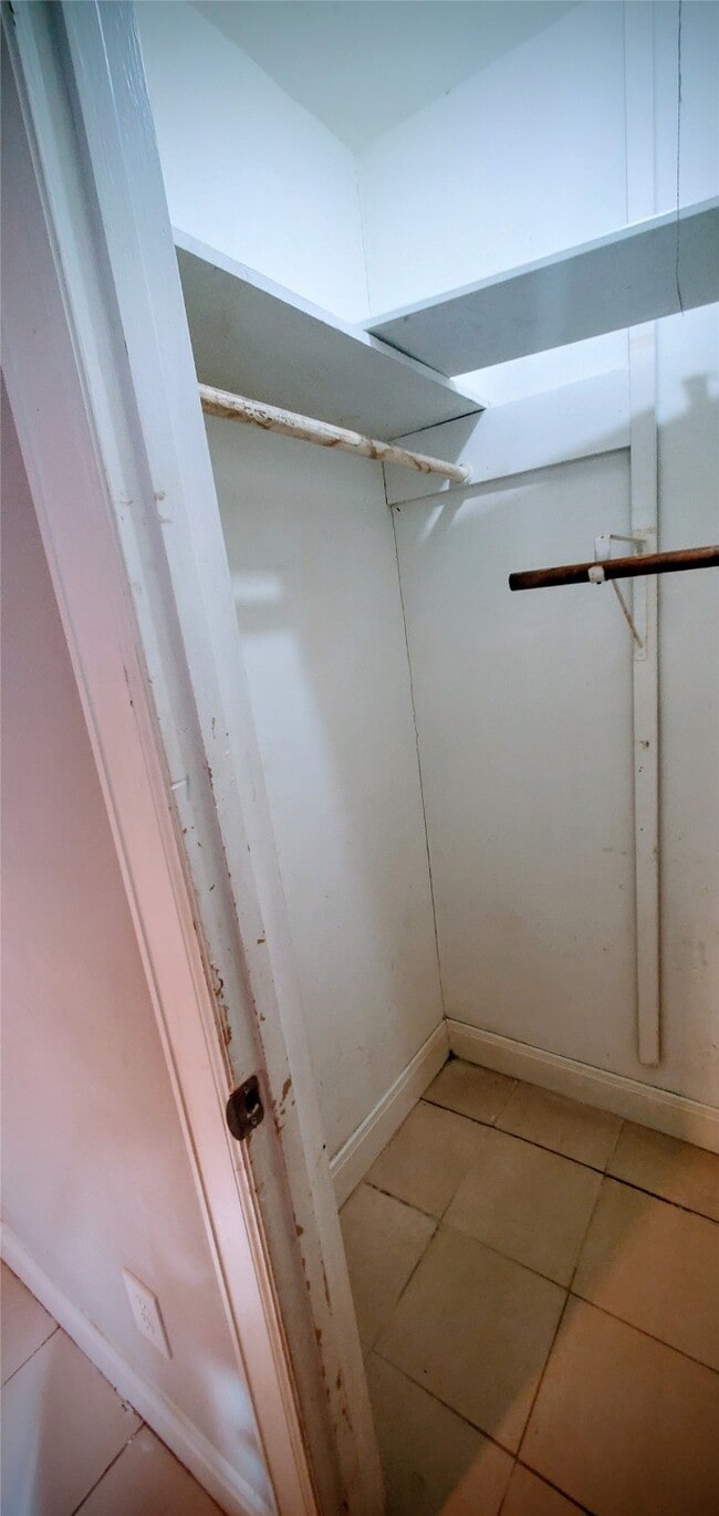 Building Photo - 15414 W Hampton Cir