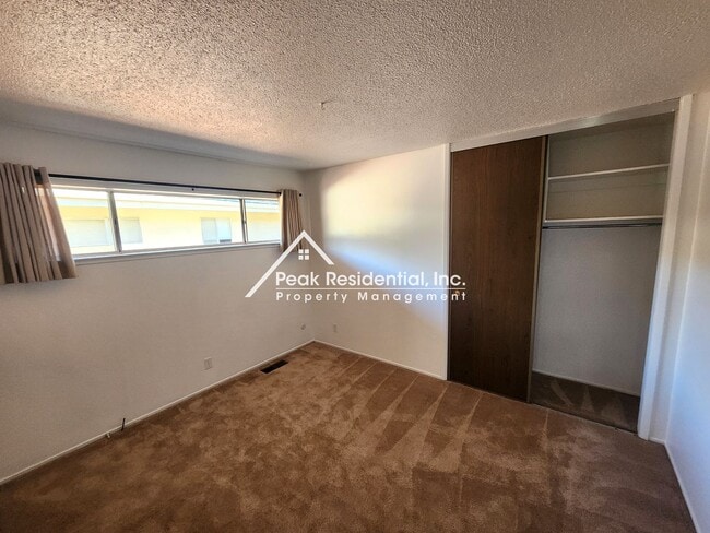 Building Photo - Spacious Arden Area 3bd/2ba Duplex with Garage