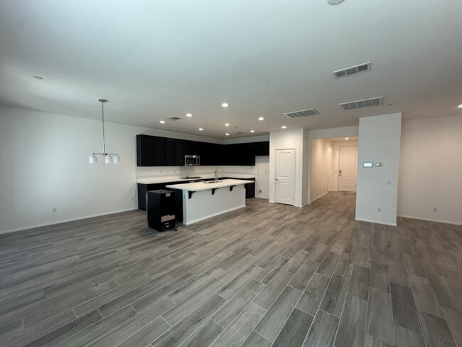 Building Photo - 5617 Buckthorn Ct