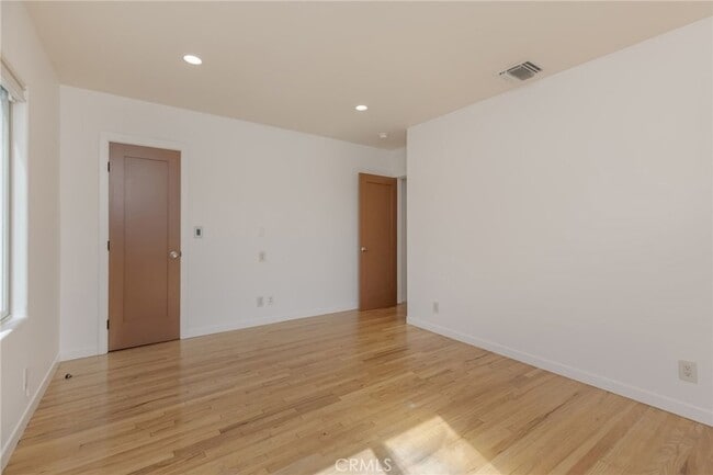 Building Photo - 709 Avenue D