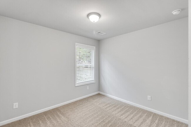 Building Photo - 15 Sprayberry Rd