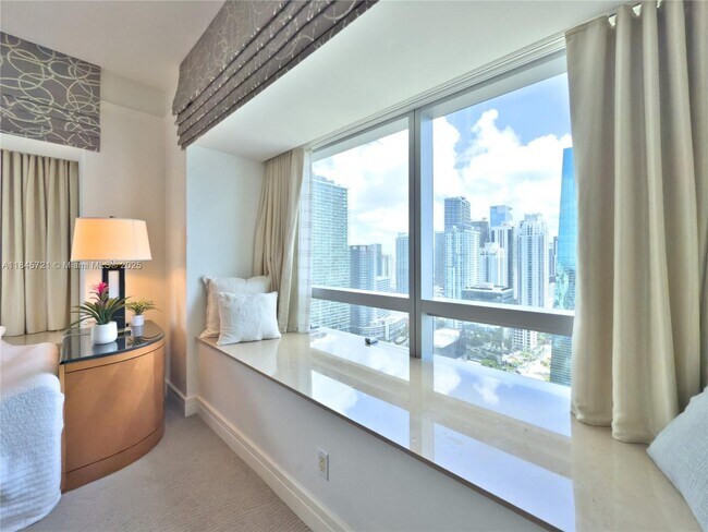 Building Photo - 1435 Brickell Ave