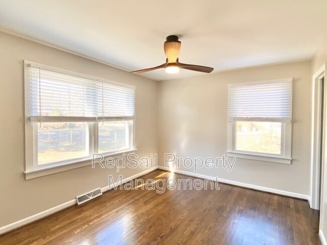Building Photo - 17073 Longview Dr