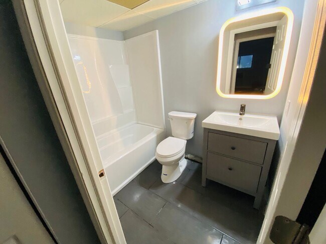 Building Photo - Beautiful Meadowood Condo Unit