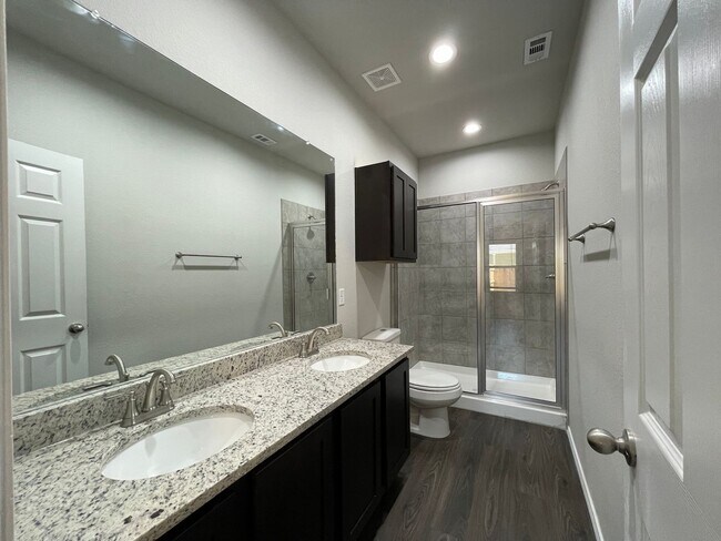 Building Photo - TOWNHOME FOR RENT