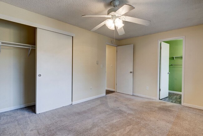 Building Photo - Welcome to this 3 Bed 2 Bath Home Close To...