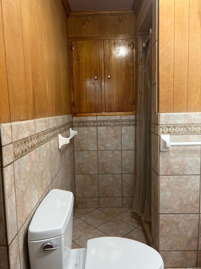 Building Photo - 733 Pine St