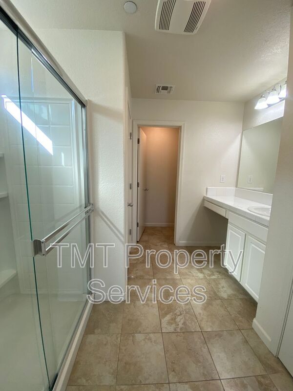 Building Photo - 5471 Westhampton Way