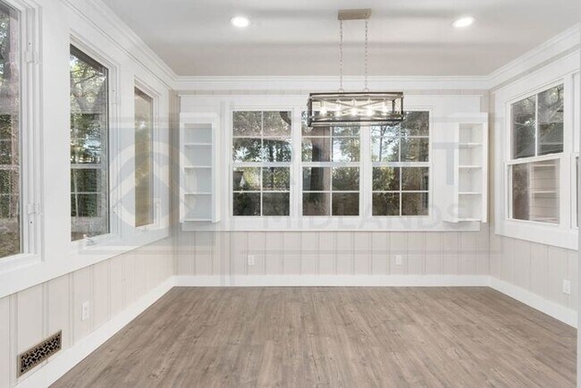 Building Photo - Beautiful Home in Melrose Heights