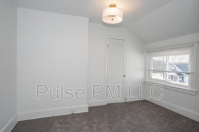 Building Photo - 2730 Dakota Ave