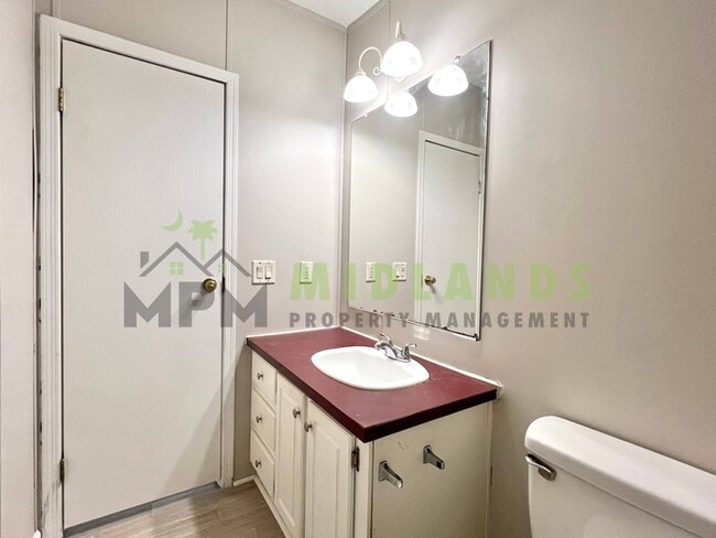 Building Photo - 323 Tabor Dr