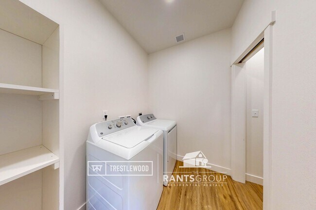 Building Photo - Brand New! Modern Home in Trestlewood – Wh...