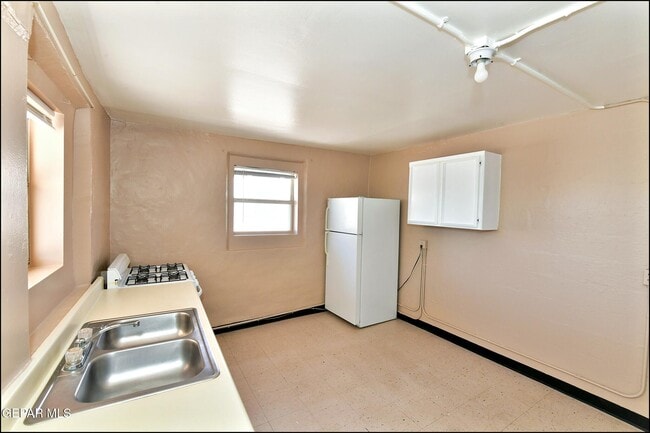 Building Photo - 8058 Gilbert Dr