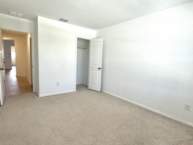 Building Photo - 273 Sormonne Lp