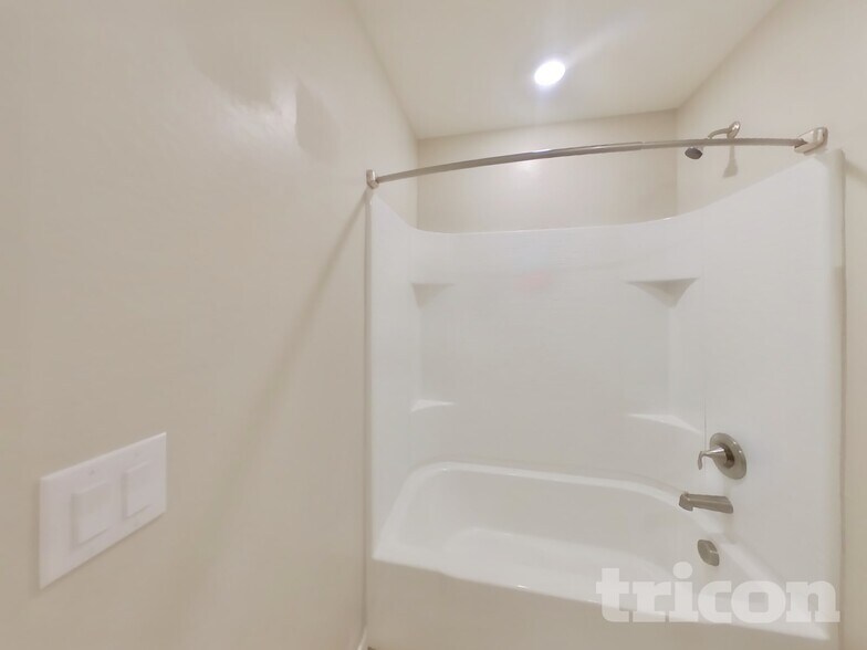 Building Photo - 8023 W Albeniz Pl