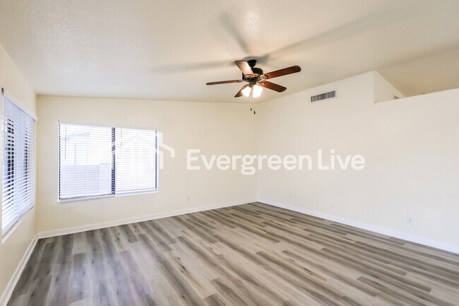 Building Photo - 1462 W Breakwell St