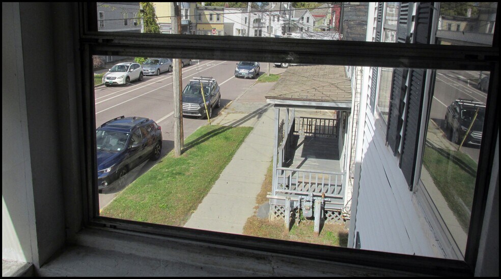 Building Photo - 132 N Winooski Ave